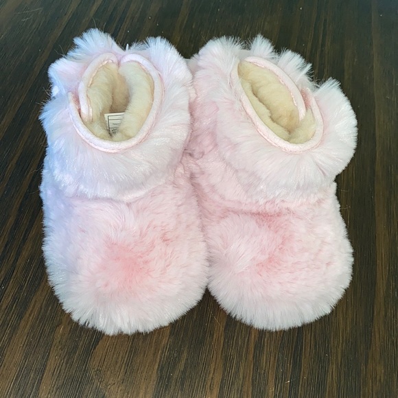 Ugg infant boots size 4/5 new - Picture 1 of 4